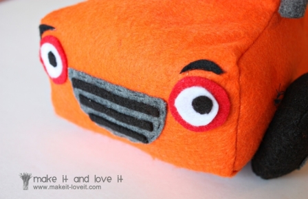 Игрушка-грузовик из ткани