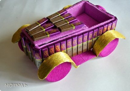 Подарочная машинка из шоколада