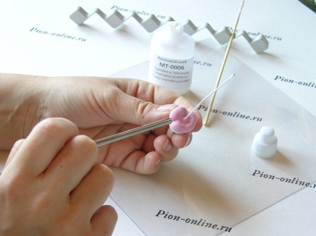 Клубника из полимерной глины