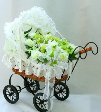 Букет из детской одежды