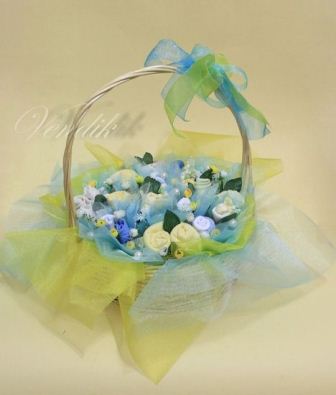Букет из детской одежды