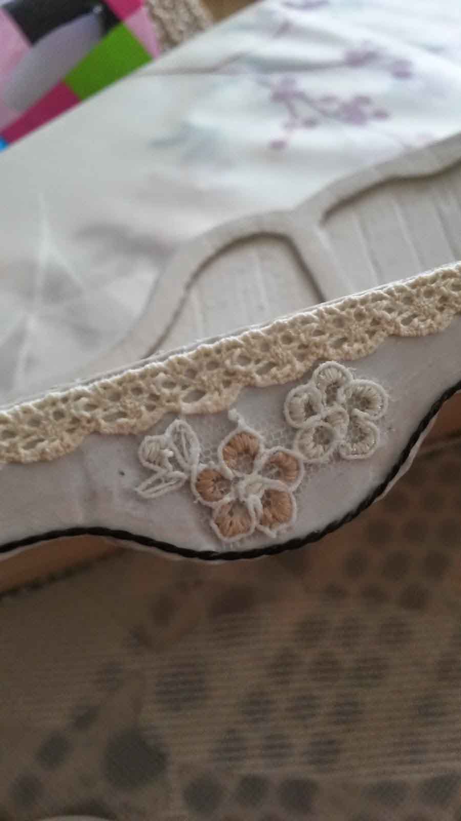 Кукольный диван в стиле Shabby chic
