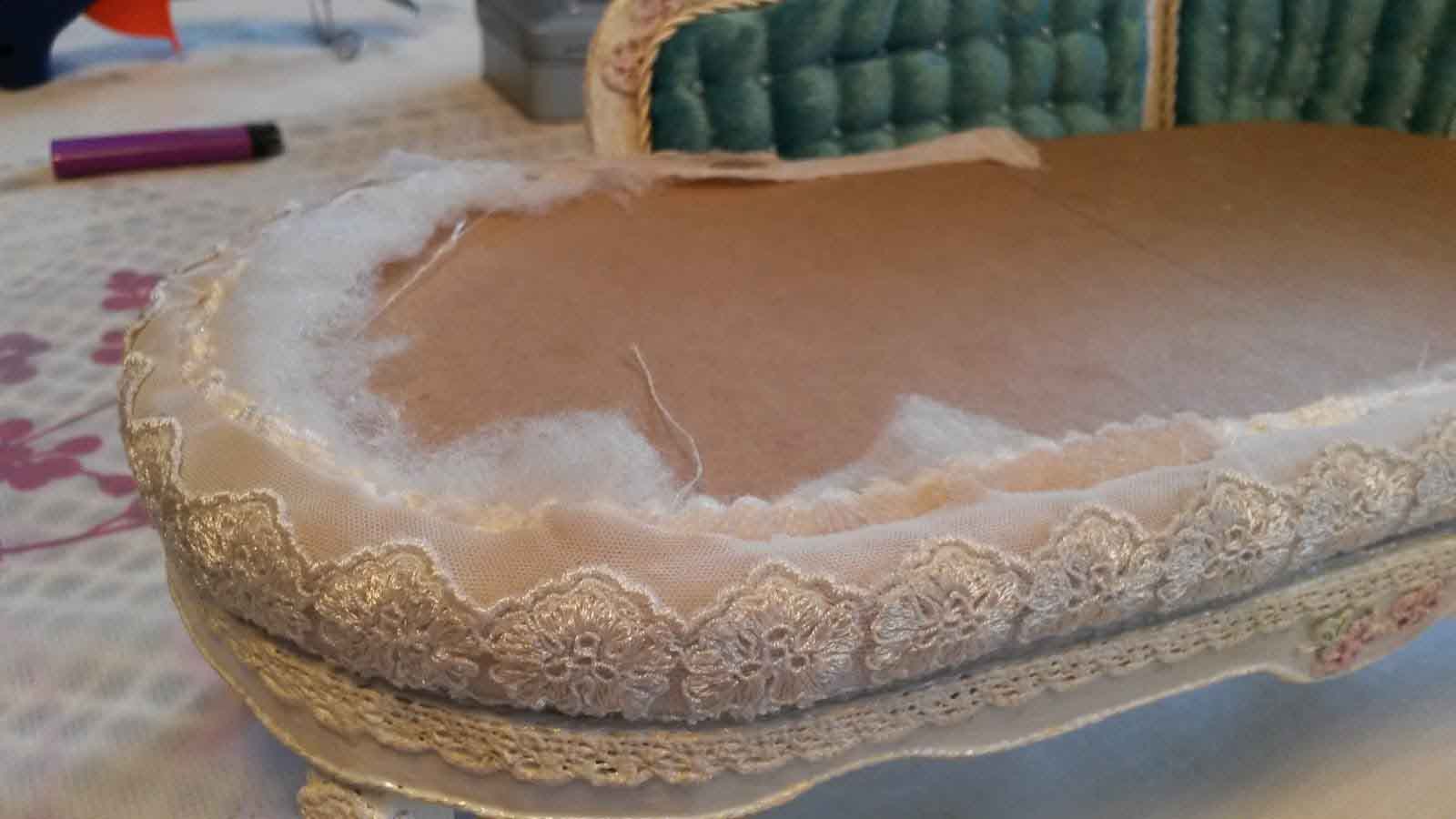Кукольный диван в стиле Shabby chic