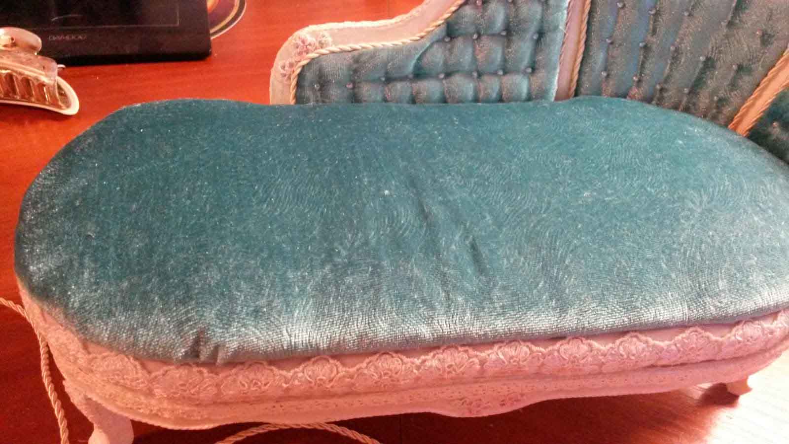 Кукольный диван в стиле Shabby chic