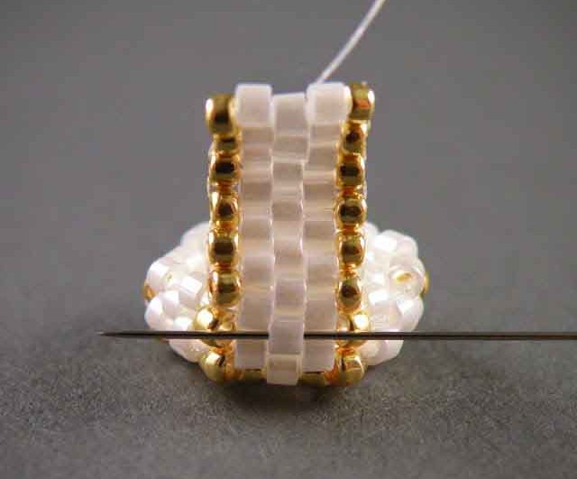Бисероплетение украшений. Кольца и браслет из бисерных цветов