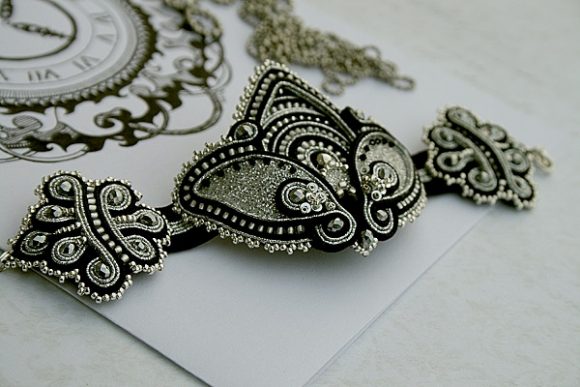 Оригинальный браслет из сутажа